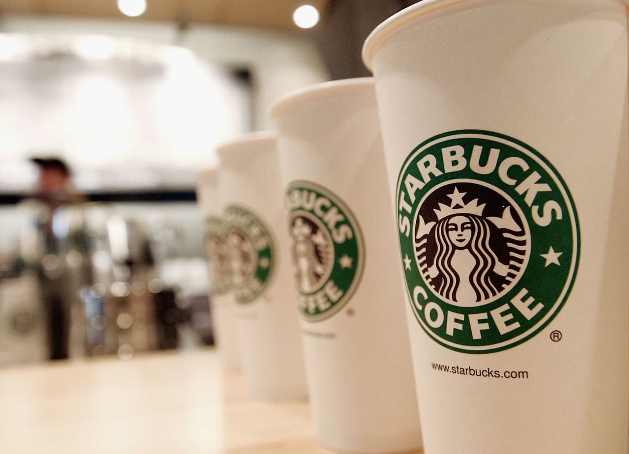 En el 2011, Starbucks tuvo otra colaboración con celebridades, aunque no fue de bebidas en sí.