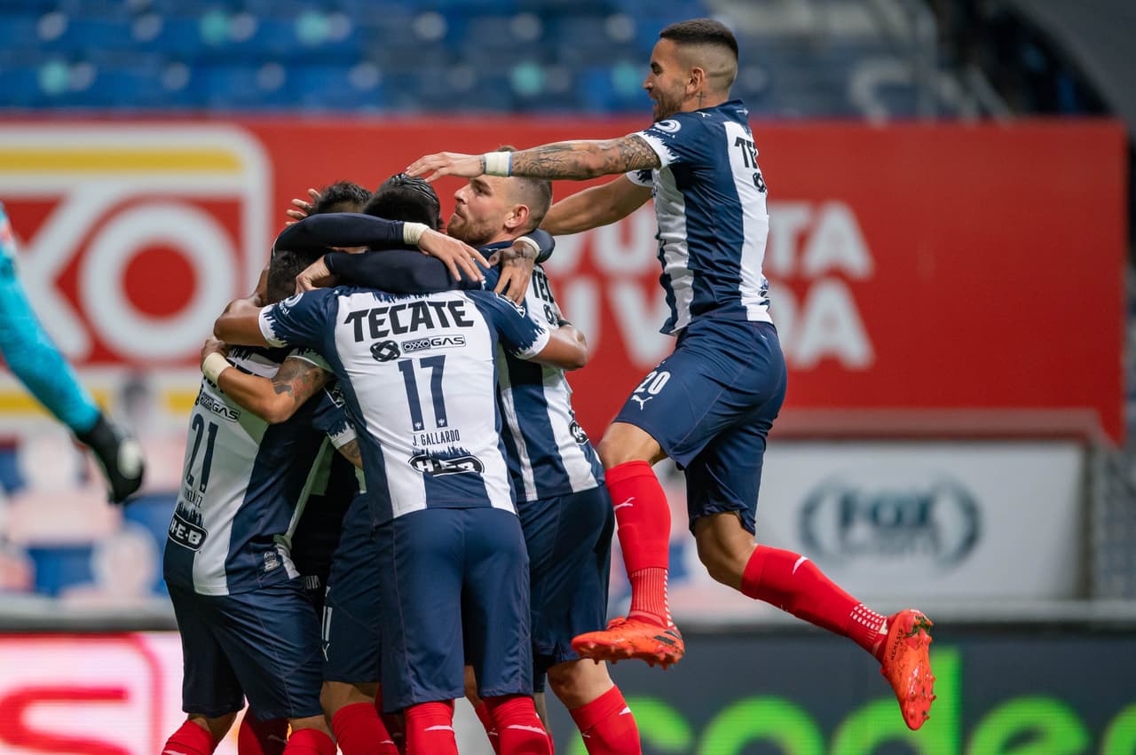 Funes Mori (16’, 21’) abrió el marcador y luego creció la diferencia desde los once pasos. Sepúlveda (27’) descontó. Janssen (35’) dejó a los Rayados en desventaja numérica. En sus siguientes compromisos, Monterrey recibirá al León, en partido pendiente de la J3, mientras Querétaro recibirá al San Luis.