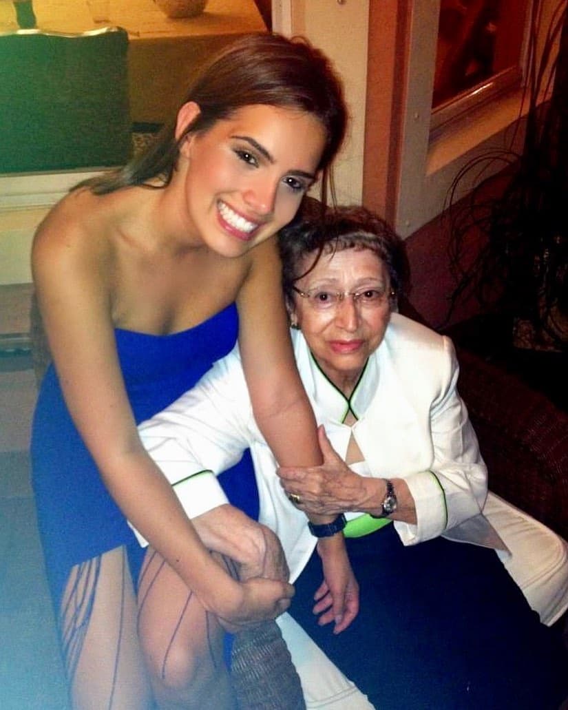 Aunque el pasado domingo 10 de mayo la vimos sonreír y festejar junto a Diego su primer Día de la Madre, Andrea Chediak llevaba por dentro un gran dolor por la batalla que perdió una de sus abuelas frente al covid-19 tan solo un día antes.