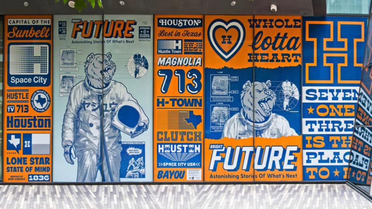 <a href="https://www.univision.com/local/houston-kxln/artistas-hispanos-participan-en-un-proyecto-para-llenar-a-houston-de-colores">'Window Works' es el proyecto que emprendió el distrito del centro de Houston</a> junto a Up Art Studio, el cual busca llenar de colores la calle Main de la ciudad espacial. Obra: Beast Syndicate, The City of Future Past.