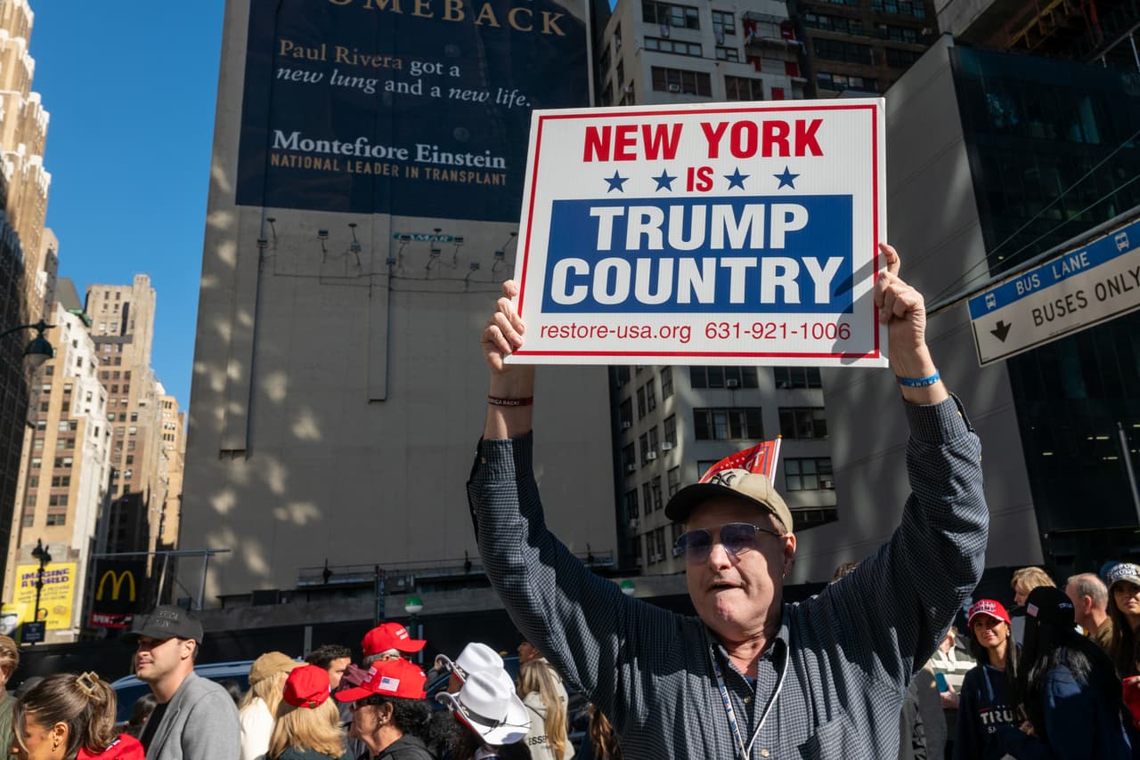 Seguidores como Philip D'Agostino, de Queens, consideraron apropiado que Trump hablara en "el estadio más famoso del mundo", afirmando que "esto demuestra que tiene más seguidores que cualquier otro hombre que haya vivido jamás".
