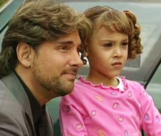 Harry Geithner era el maquiavélico y malvado tío de 'María Belén', la metía a un internado para evitar que ella se quedara con una cuantiosa herencia.