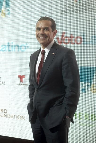 Antonio Villaraigosa, ex alcalde de Los Ángeles, fue uno de los invitados de honor de la exhibición.Mira más del séptimo arte.