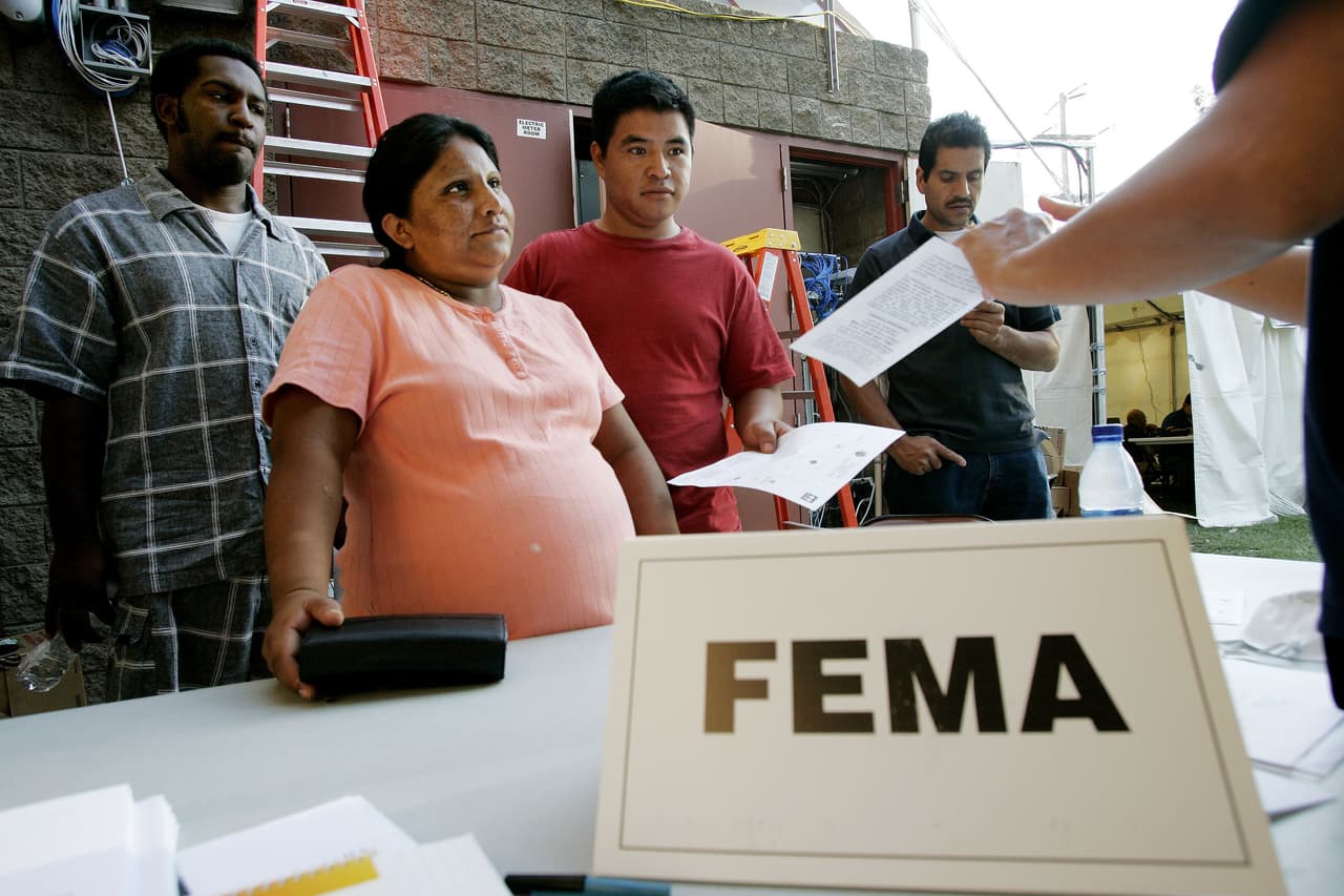 <b>Refugios o centros de emergencia</b>
<br>
<br>“Si realizamos una ‘acción de ejecución’ en un refugio o centro de emergencia, es posible que los no ciudadanos, incluidos los niños, duden en visitarlo y recibir los alimentos y el agua necesarios, la atención médica urgente u otra atención humanitaria”, dijo Mayorkas.
<br>