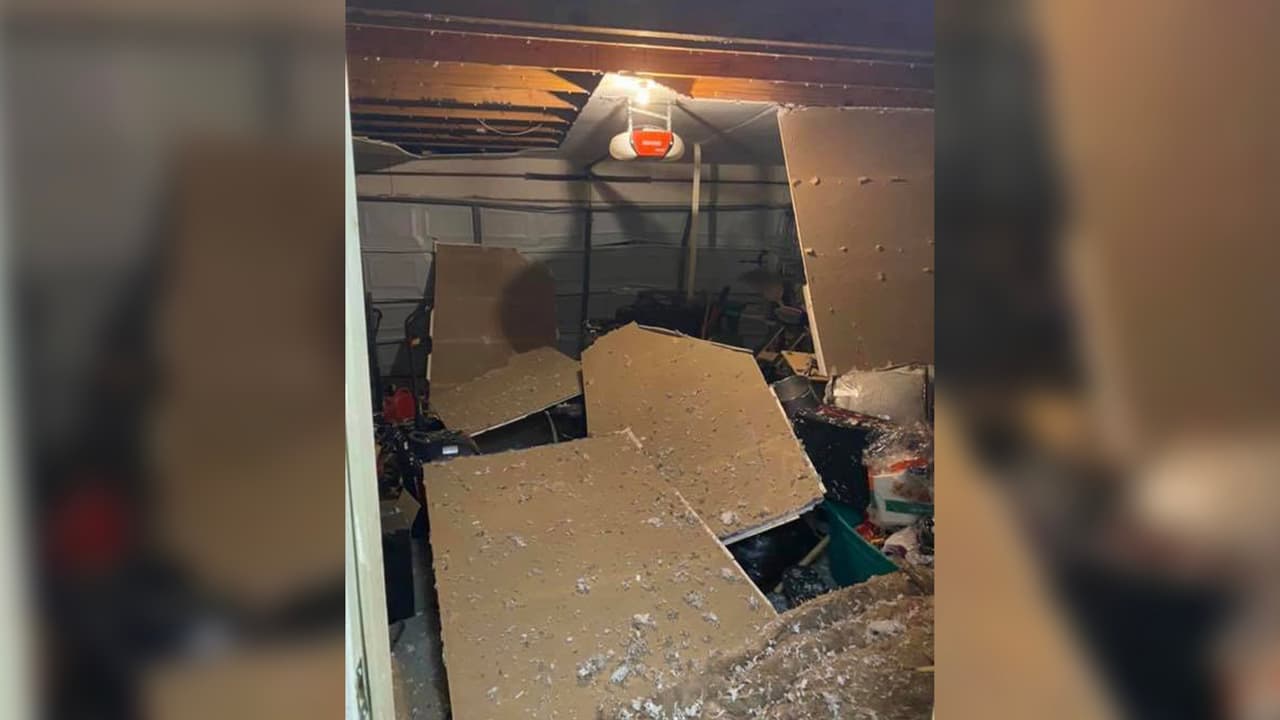 Brenda Espinoza Ruvalcaba compartió fotografias de la casa de sus primas quienes descubrieron los destrozos al despertar luego de escuchar un fuerte estruendo.