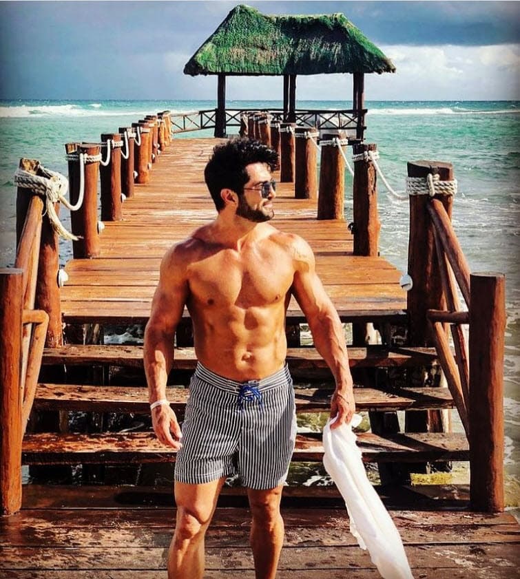 "
<b><a href="https://www.univision.com/famosos/arturo-carmona-miedo-bioserie-alicia-villarreal-fotos" target="_blank">El que nada debe nada teme</a></b>, dicen por ahí. Al final soy parte de su vida (de Alicia Villarreal)", sentenció el también presentador en declaraciones emitidas el martes 24 de agosto en el show mexicano 'Sale el sol'.
<br>