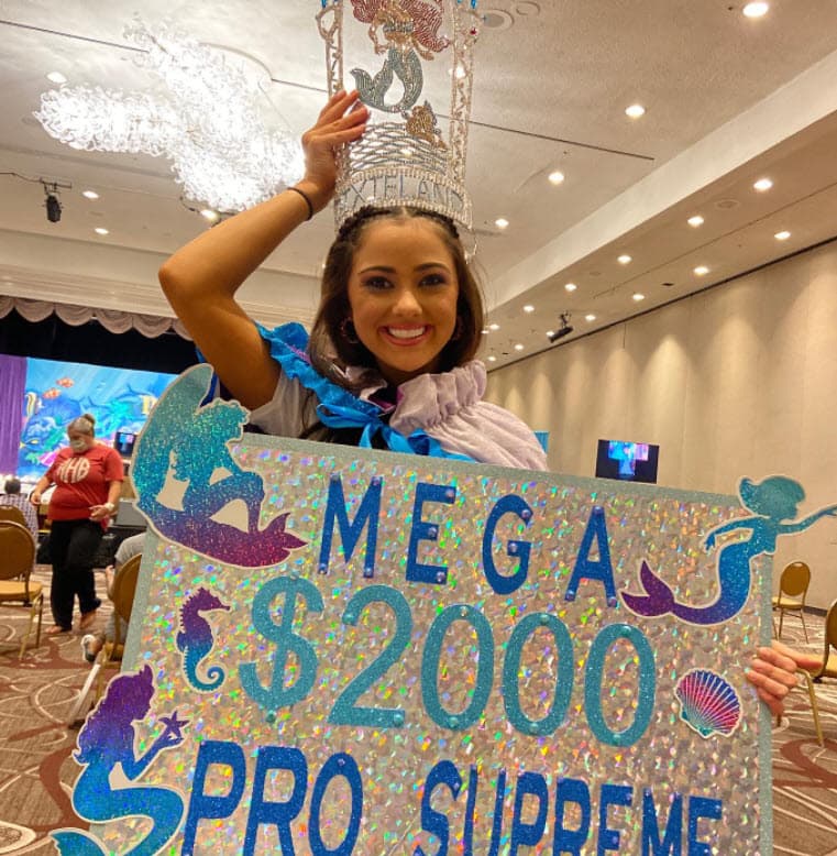 También salió victoriosa en otras competencias de belleza locales.
<br>