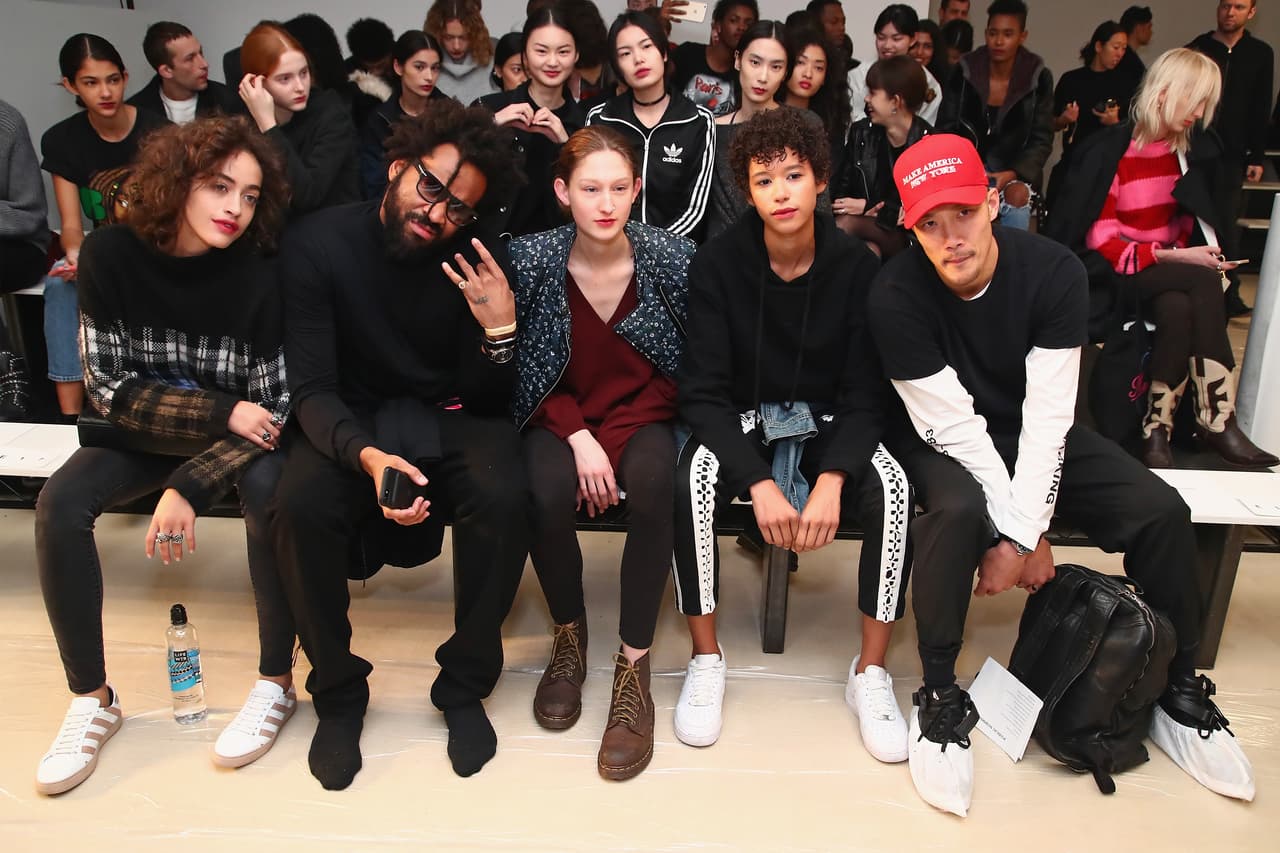 Dao-Yi Chow y Maxwell Osbourne de Public School se apropiaron del lema de la campaña de Donald Trump, 'Make America Great Again' para darle un giro.