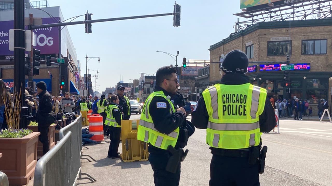 Alrededor del estadio, se observó la presencia de elementos de la Policía de Chicago y de algunos guardias de seguridad privada.
