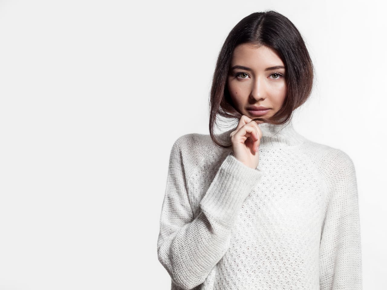 Lo ideal es que te abstengas de usar lana y, en cambio, optes por pañuelos de seda.