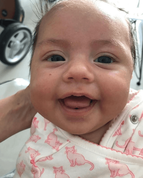 La comunicadora ha señalado en las plataformas digitales que se identifica con las madres trabajadoras y hasta les ha solicitado consejos para la nueva etapa en la que se encuentra: “Estos son los videos que me mandan mis papás de mi princesita en casa mientras estoy trabajando. ¿Algunas madres trabajadoras por ahí?”.