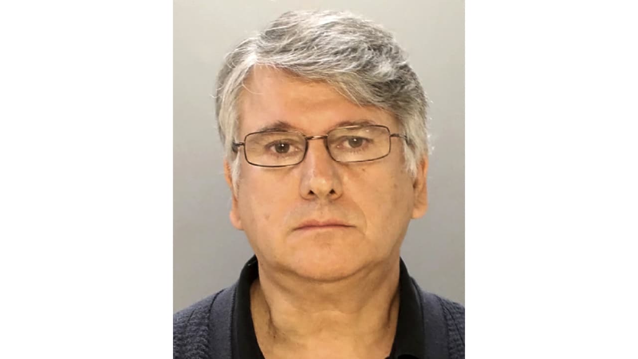 Más de una docena de mujeres en tres estados denuncian por abuso sexual a prominente neurólogo