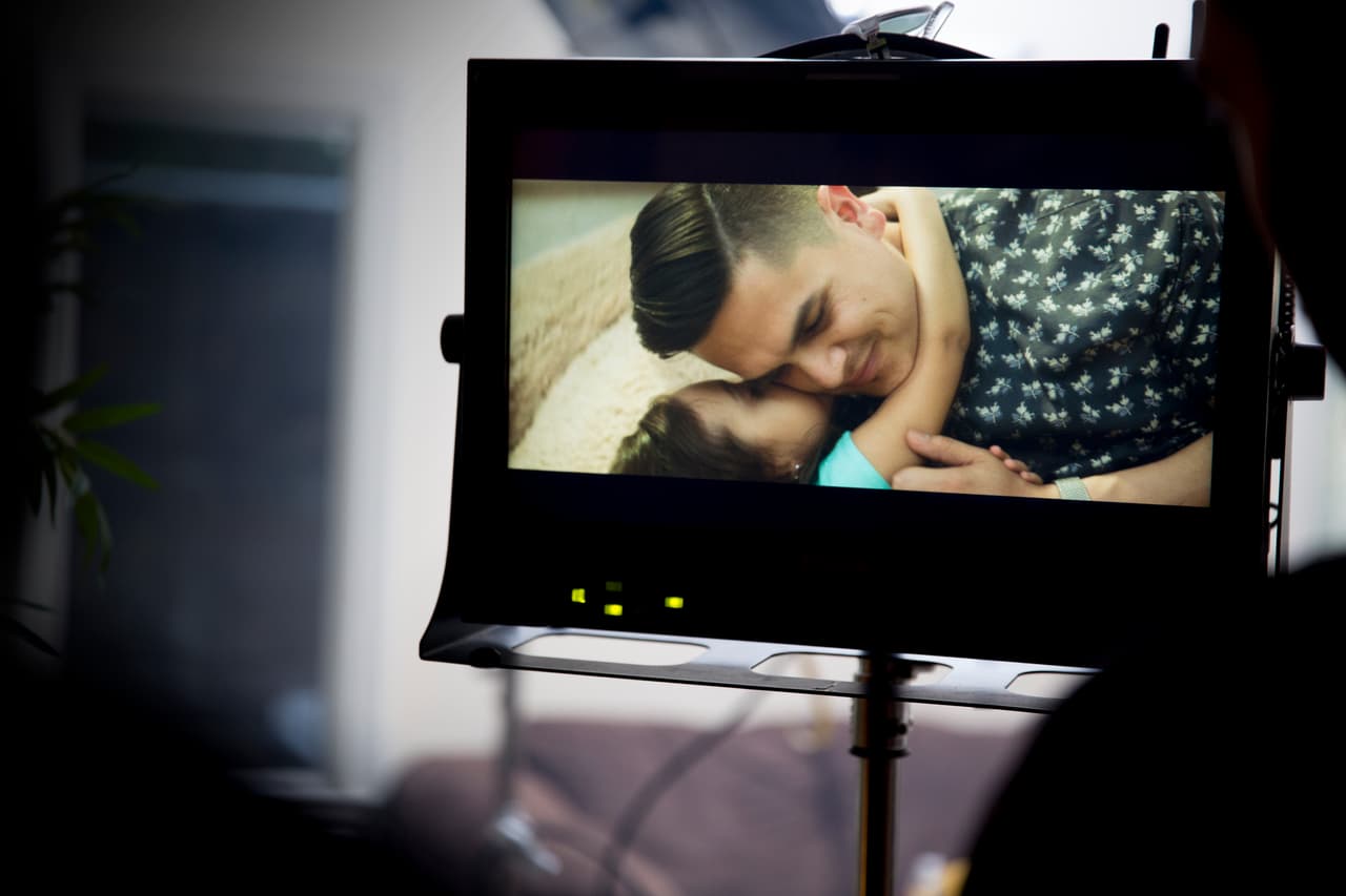 Behind the scenes del vídeo 'En estos días' de Régulo Caro.