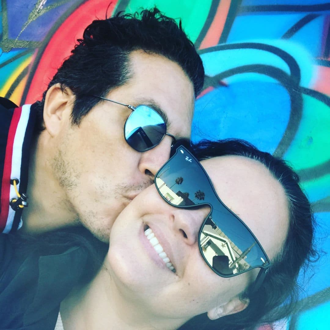 La estrella nacida en Madrid, reveló que vive junto a su esposo lo mismo que pasó junto a sus padres, Rocío Dúrcal y Antonio Morales Junior: "Siempre me demuestra su amor y cariño, y eso lo viví con mis papis que eran eternamente quinceañeros enamorados", comentó en 'Ventaneando'.