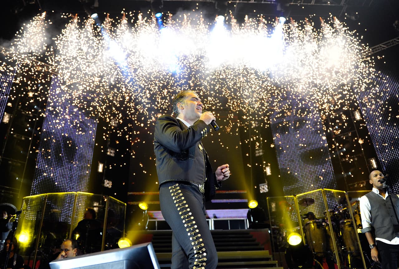 Siempre orgullosos de portar un traje que identifica a sus raíces mexicanas.