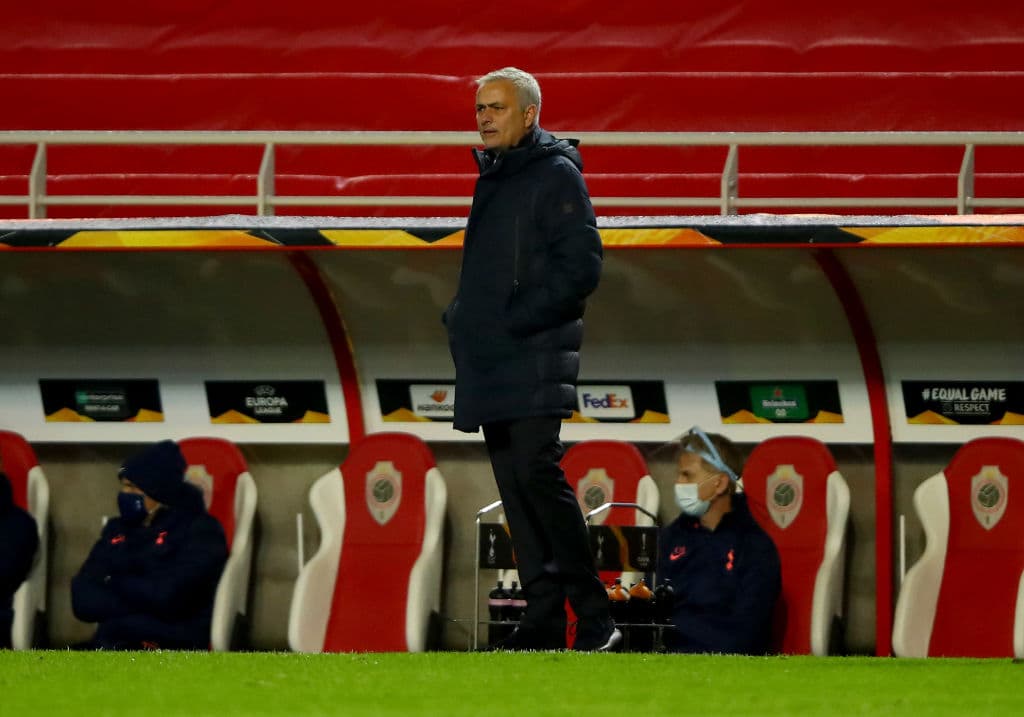 Tottenham es derrotado ante Royal Antwerp por la mínima. Lior Refaelov se encargó de darle la victoria a su equipo a los 29 minutos del encuentro. Los de Mourinho no pueden ante el equipo belga durante la segunda fecha de la UEFA Europa League.