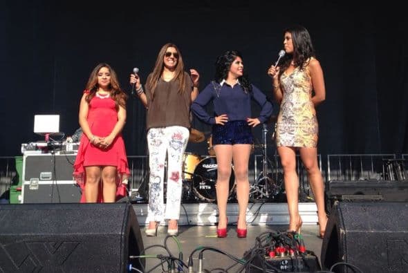 Luego de una reñida competencia “Ídolo del Pueblo Atlanta”, premió como ganadora a Heydelin Martinez, una de las semifinalistas desde la primera audición, quien tendrá la oportunidad de participar en el programa Sábado Gigante y de grabar un Demo-Musical. En el marco de los festejos del 5 de mayo la final del Ídolo del Pueblo se vivió entre aplausos y ovaciones para los competidores. ¡Felicidades por su participación!