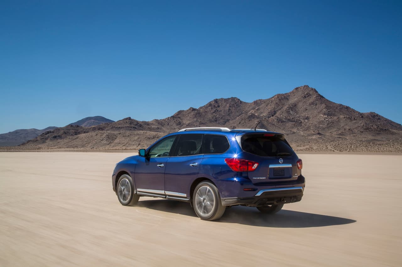 La Nissan Pathfinder lleva su potencia a las cuatro ruedas a través de un motor de 3.5 litros de seis cilindros a gasolina, que produce 260 caballos de fuerza.