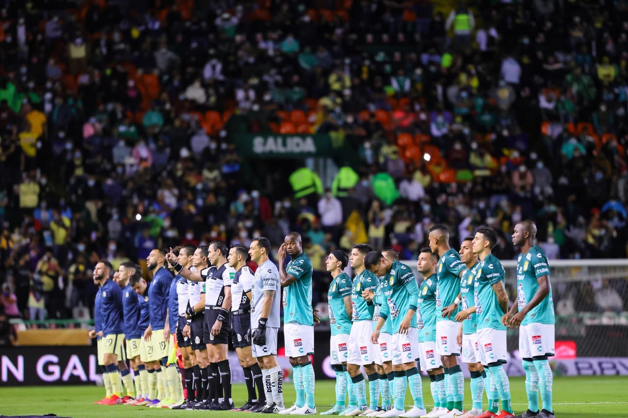 El líder y sublíder del torneo, América y León, se veían las caras en la cueva de la Fiera para disputar un partido que se antojaba con muchas acciones.