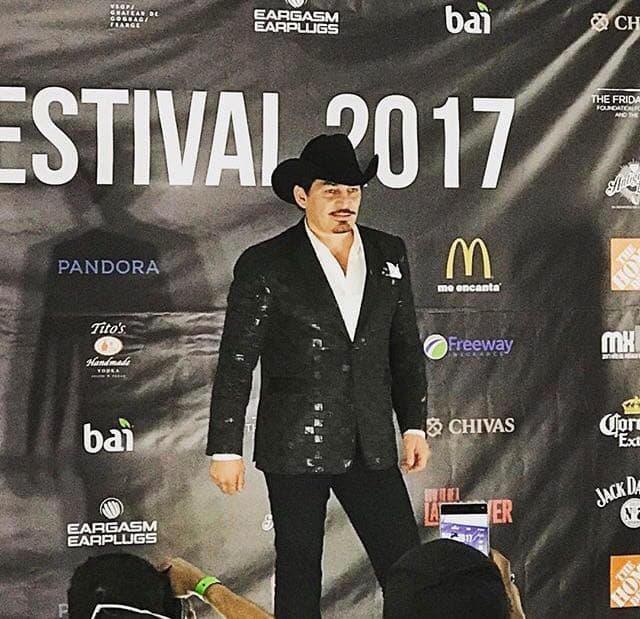 José Manuel Figueroa quiere que el público vuelva a disfrutar del talento de su padre, Joan Sebastian, cantando mientras cabalgaba al 'Padrino', su caballo favorito y que falleció unos días antes que el Rey del Jaripeo, en julio de 2015.