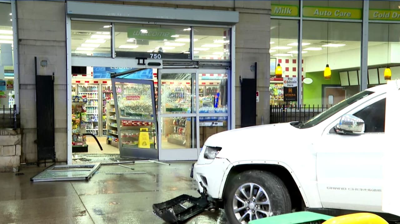 Delincuentes irrumpen en tienda de conveniencia y sustraen cajero automático en River North