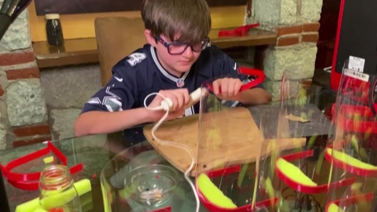 <b>Este mexicano de 12 años construyó y donó 100 visores de protección contra el coronavirus a personal sanitario. | </b>Ante la falta de insumos de protección adecuados, Jorge Martínez usó su tiempo de confinamiento sin poder ir a la escuela para elaborar visores con una impresora 3D y los donó a personal médico del estado mexicano de Oaxaca.