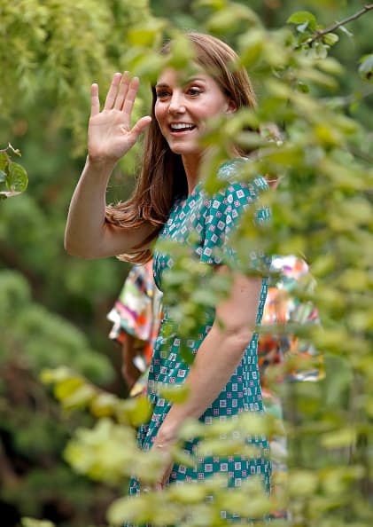 La revista relata que durante su visita sorpresa el pasado lunes 1 de julio de 2019 (foto), Kate le dijo a Jake Catling, director de Landscaping Consultants, que el pequeño George había solicitado un camino en uno de los espacios exteriores del jardín.