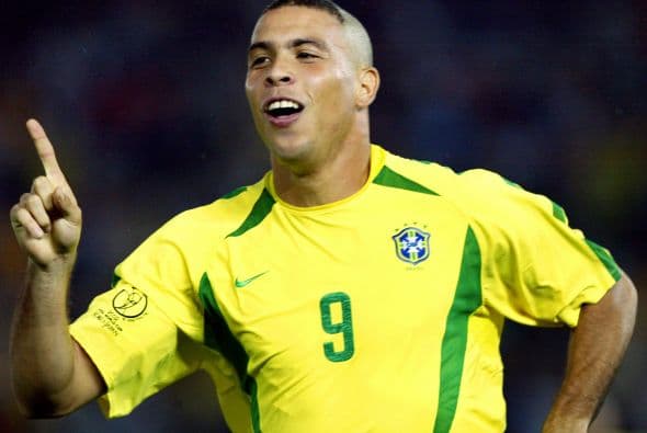 En mayo se llevó a cabo el mundial de fútbol en Corea del Sur y Japón, en donde Brasil fue el país ganador.