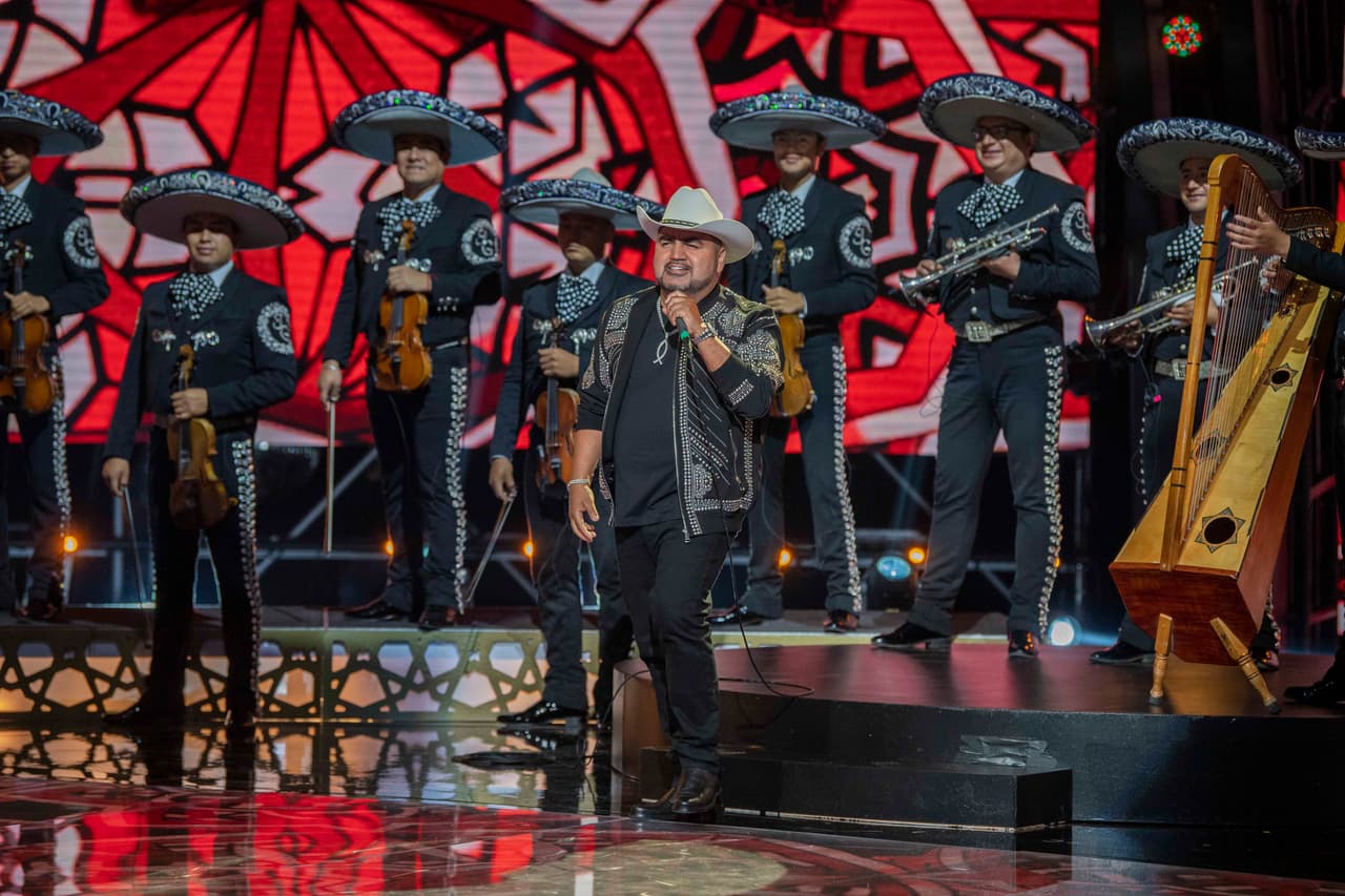 Tras ese mensaje, la competencia arrancó y lo hizo con la disciplina de canto. Para sorpresa de todos uno de los aspirantes fue Luis Antonio López, mejor conocido como 'El Mimoso', excantante de Banda El Recodo, quien llegó en búsqueda del trono de Dulce.