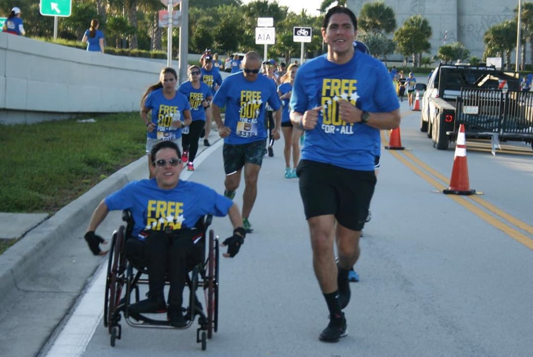 El diputado venezolano Lester Toledo corrió y fue el vocero de este evento en donde aseguró que el 100 % de la inscripción de cada corredor, será destinado a la fundación ‘Alimenta Venezuela’.