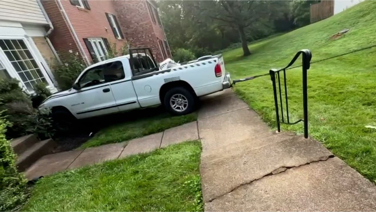 "Pudieron haber atropellado a alguien": Camioneta impacta vivienda durante persecución de agentes migratorios en Virginia