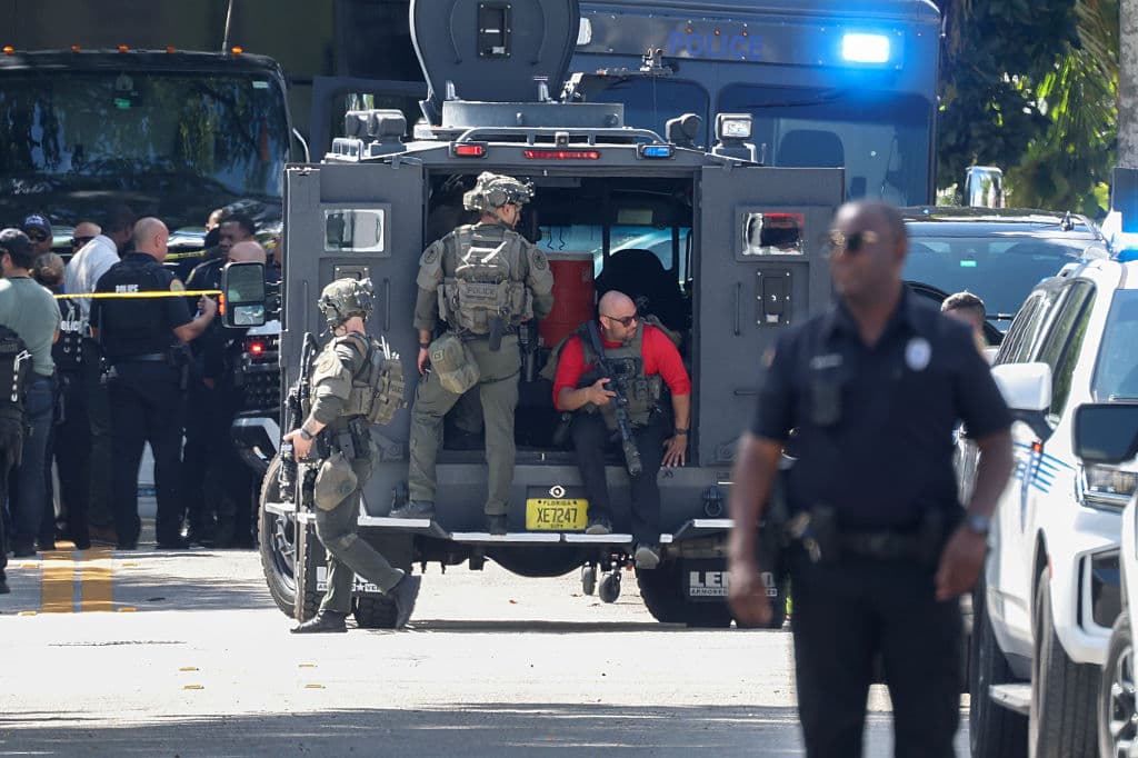El presunto agresor se encontraba atrincherado con un rifle de alto calibre, según autoridades.