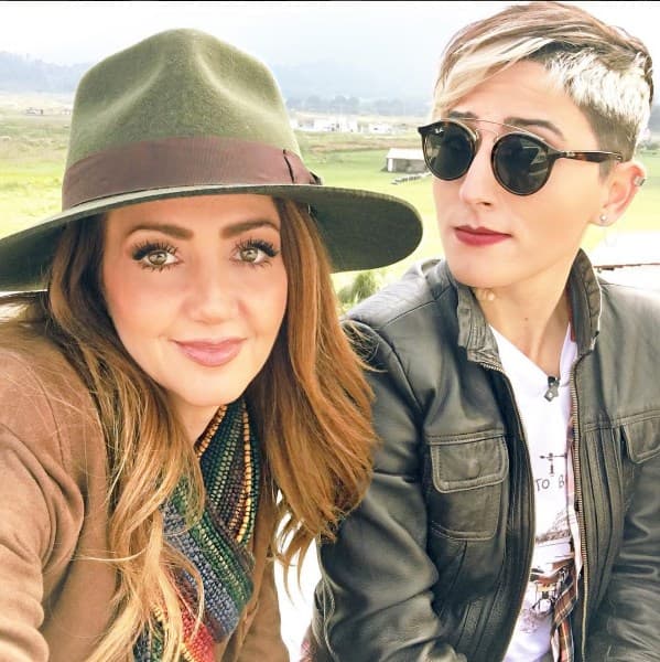 Una ventaja de los sombreros es que los puedes usar con falda, pantalón de tela, shorts o cualquier otra prenda de vestir.