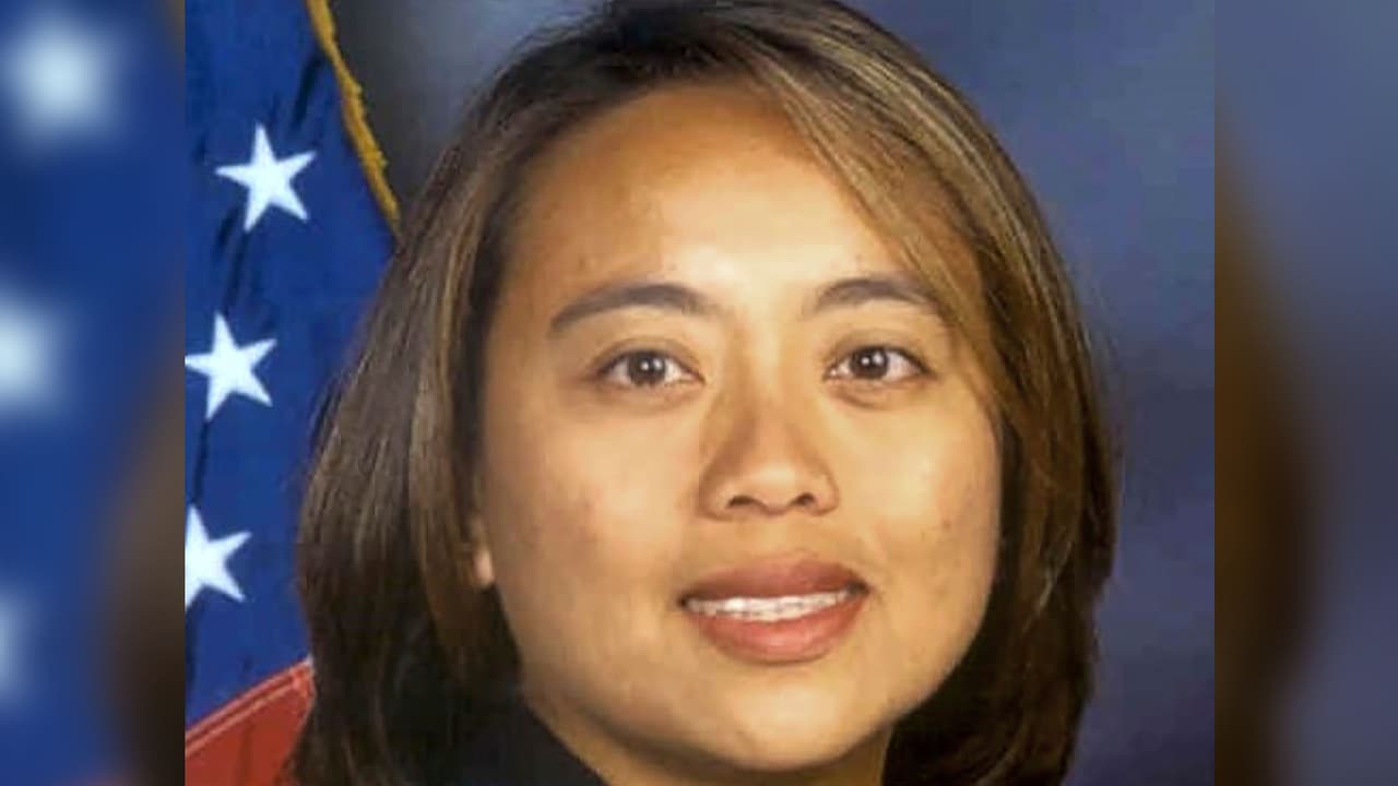 La Policía de Santa Rosa anunció que Marylou Armer murió el martes 31 de marzo de 2020, convirtiéndola en la primera policía de California que falleció por complicaciones del coronavirus. Trabajó en el equipo de violencia doméstica y agresión sexual y tenía 20 años con el Departamento. (Santa Rosa Police Department via AP)