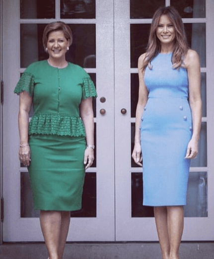 La primera dama de EEUU ya había llevado ese mismo vestido de Michael Kors (pero en color azul celeste) para recibir al presidente de Panamá Juan Carlos Varela y la primera dama Lorena Castillo de Valera en junio de 2017.