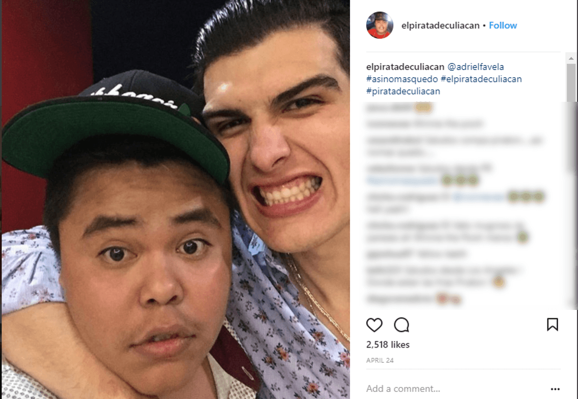 El cantante Adriel Favela abraza con fuerza a 'El Pirata' en esta fotografía publicada el 24 de abril de 2017.