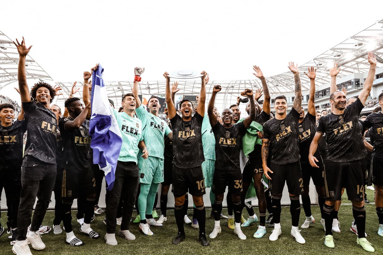 <br>Carlos Vela, Giorgio Chiellini lucieron felices por el logro, pero saben que a pesar de haberse logrado la Supporters’ Shield, su tarea no termina aún. Su deseo es la MLS Cup.
<br>
<br>Foto: LAFC
<br>