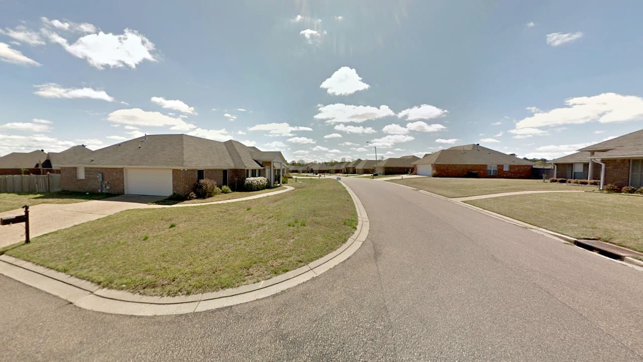 <b>Mississippi: Pearl. – Obtuvo 71.04 de 100 puntos dentro de las mejores ciudades de clase media para vivir. </b>Se encuentra en el condado de Rankin. Tiene una población de 26,222, y cuenta con una amplia diversidad étnica. El valor promedio de la vivienda es muy asequible: $110,300.