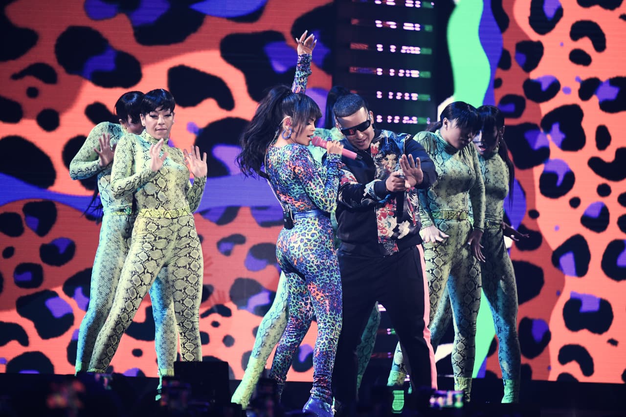 <b>Multi-Tasker: cantante, compositor, escritor / Singer + Songwriter + Composer:</b> Daddy Yankee.