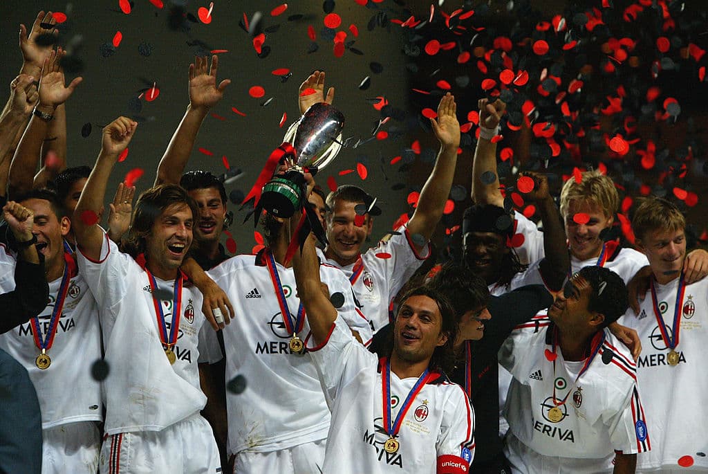 La Supercopa tuvo algunas dificultades en sus inicios, pues los clubes no se ponían de acuerdo con sus calendarios.