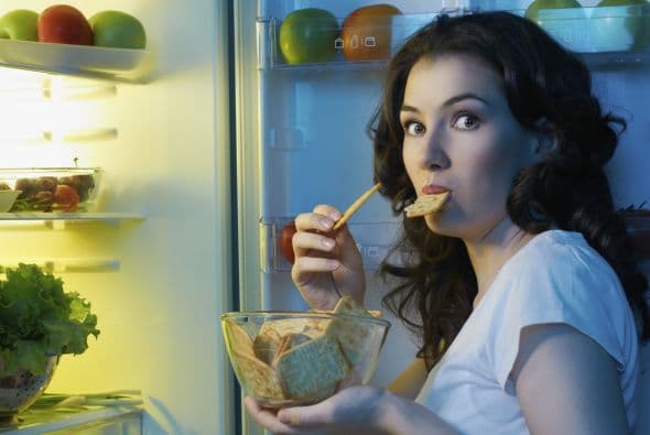 ¿Algo te molesta? Al igual que en el caso anterior, toma conciencia de las veces que asaltas la nevera porque te sientes mal por algo.