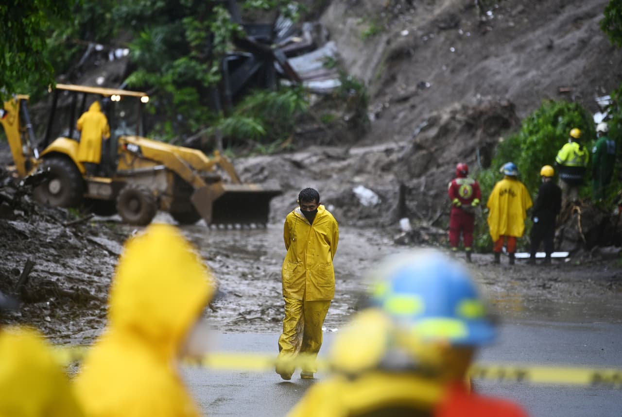 La inundación en Tecoh. El ejército mexicano evacuó a 138 personas en el estado de Campeche después que las crecidas amenazaran las casas, y la policía estatal informó de inundaciones en carreteras.