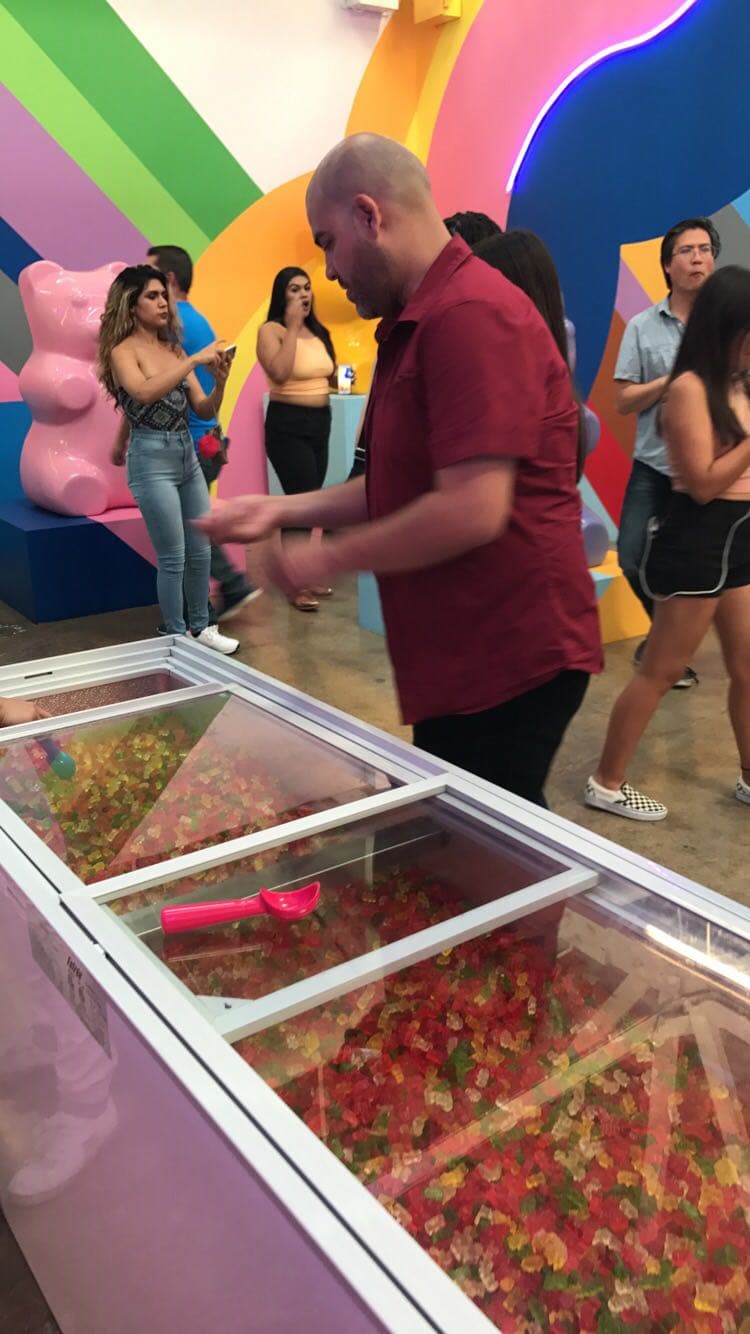 El locutor de 'El Bueno, La Mala y El Feo' estuvo en el museo más importante acerca de helados en el mundo.