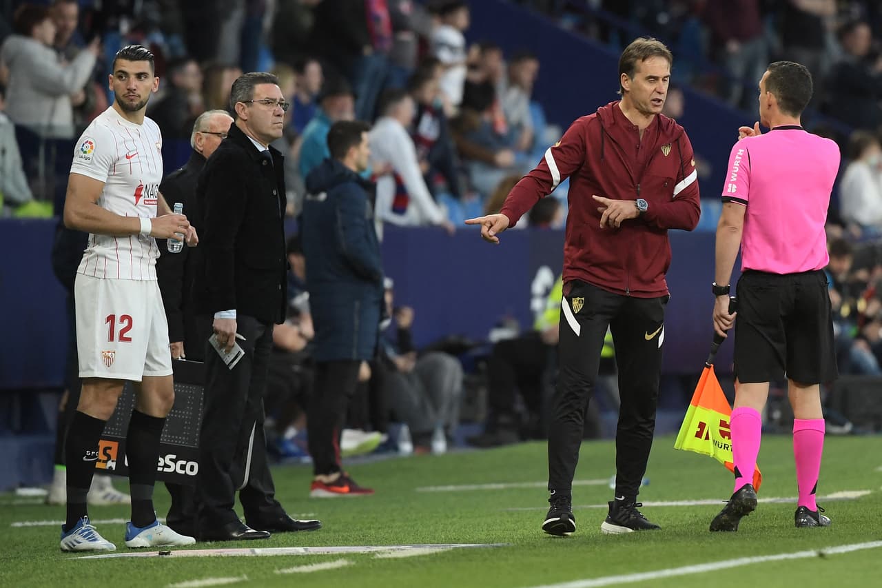 Los reclamos al silbante nunca se hacen esperar a pesar de qué no existe una gran injusticia.
<br>