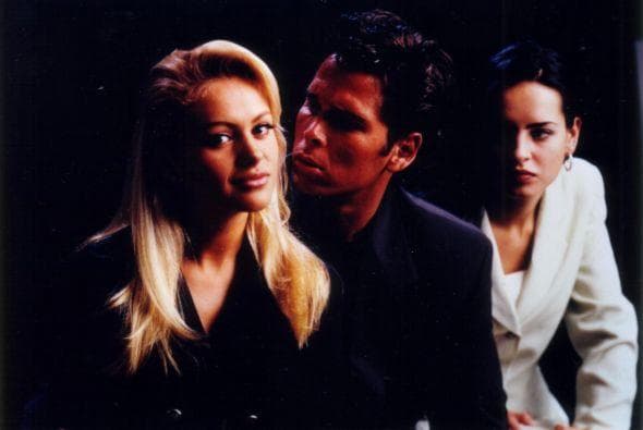 Mientras que
<b><a href="http://www.univision.com/temas/paulina-rubio">Paulina Rubio</a></b> se despedía de las telenovelas con 'Pobre niña rica', producción de Enrique Segoviano.