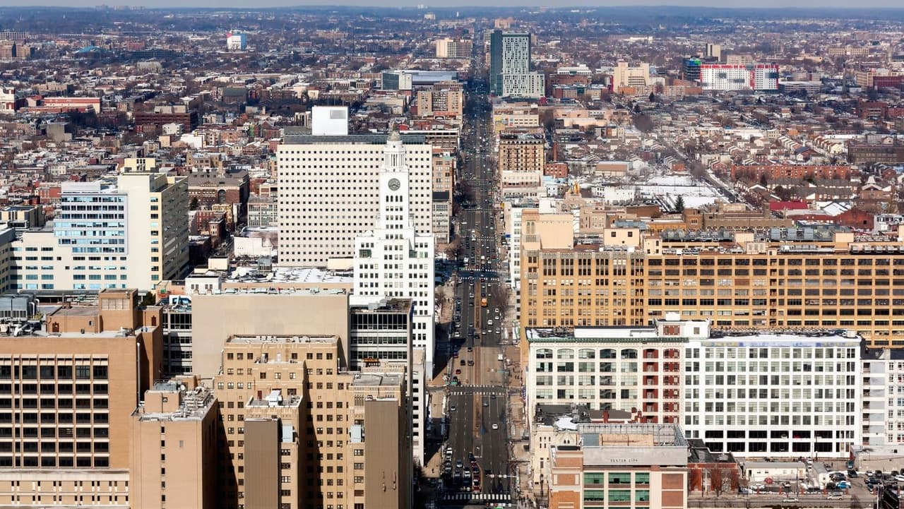 <b>Si se aprueba</b>: el número de miembros de la junta aumentaría a siete, incluido un urbanista, un arquitecto, un abogado con experiencia en zonificación, una persona con experiencia en la industria de la construcción y al menos dos líderes comunitarios. El alcalde aún puede sugerir personas, pero el Concejo Municipal tendría que estar de acuerdo con los miembros antes de que sean designados.
<br>