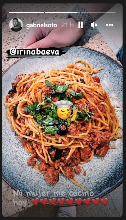 Por ejemplo, este domingo 16, el artista compartió con gusto que ella le cocinó. 
<br>