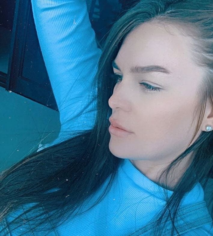 "
<b>Hay gente que te envidia</b>, te tiene rabia, desean cosas malas y te difaman, y aunque uno siempre dice 'no me importa', sé lo que soy y lo que valgo. Duele y mucho, pero resulta que como yo tengo mucho corazón, la verdad duele", agregó.
<br>