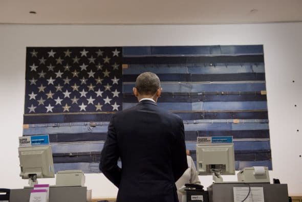 El presidente también bromeó sobre el aparato lector de tarjetas y luego hizo un comentario sobre la importancia de aumentar el salario mínimo y destacó el esfuerzo que ya está haciendo Gap subiendo el sueldo a miles de trabajadores.