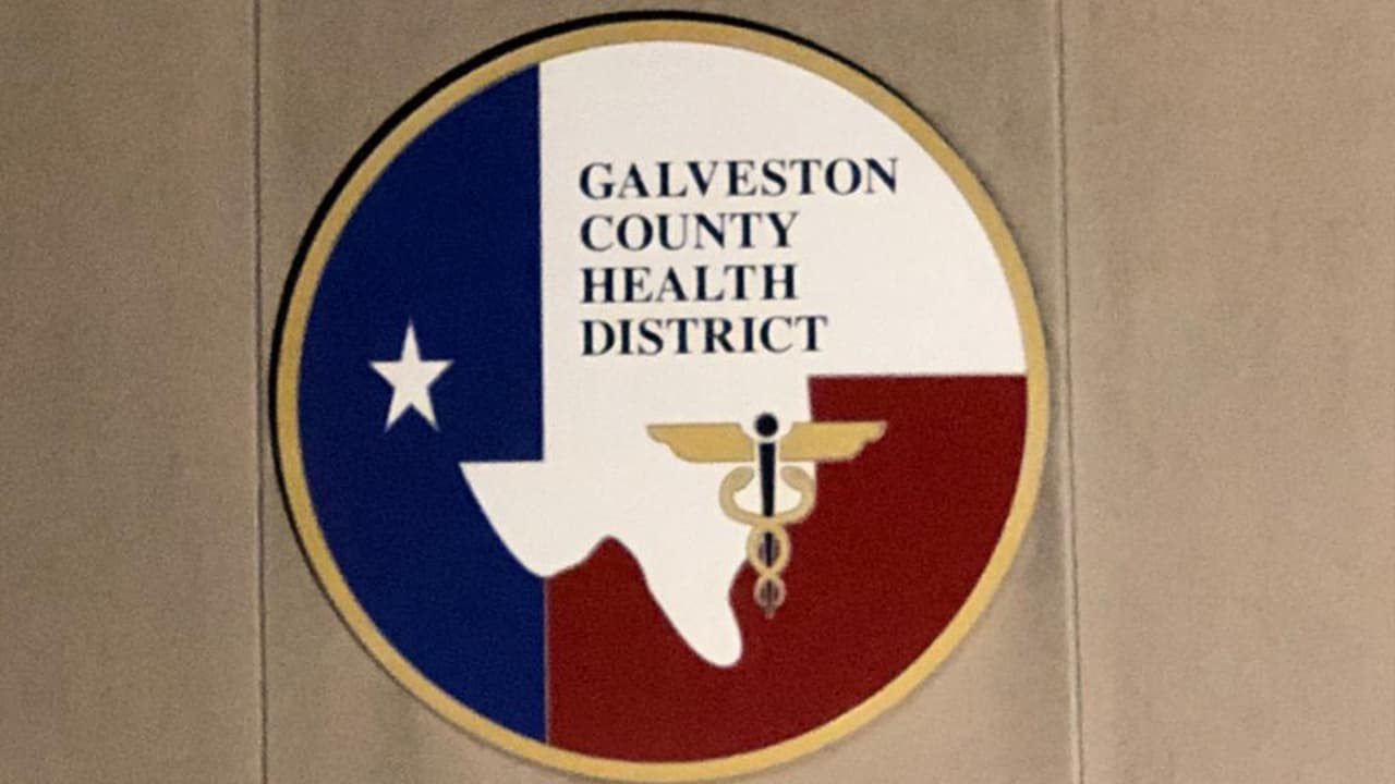 Los pacientes que presenten síntomas deben llamar al Departamento de Salud de Galveston.